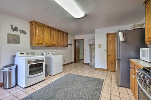 Pet-friendly Home 7 Miles To Dickson Street!