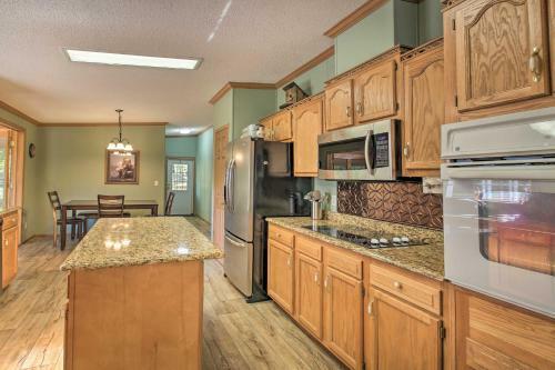Retreat On Lake Hamilton With Sunroom And Dock!