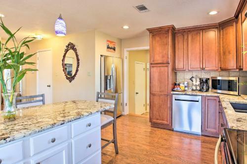 Amenity-packed Lakehouse With Pool And Boat Slip!