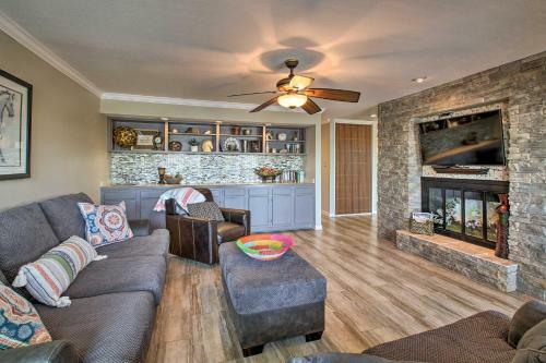 Apartamento Spacious Lakeside Condo With Private Boat Slip!