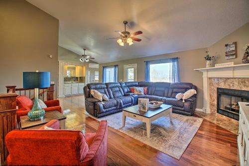 Relaxing Hot Springs Retreat With Gas Fireplace