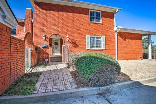 Hot Springs Home With Pool, 0 5 Mi To Oaklawn!