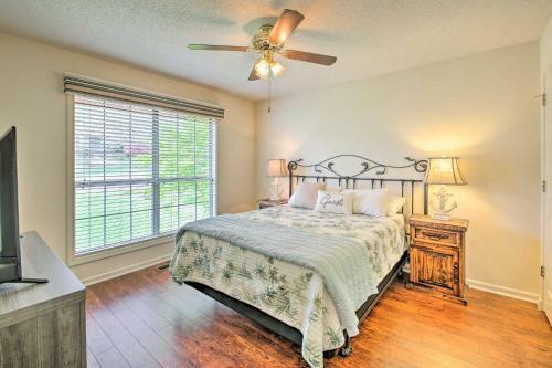 Gorgeous Lakefront Escape With Balcony And Dock!