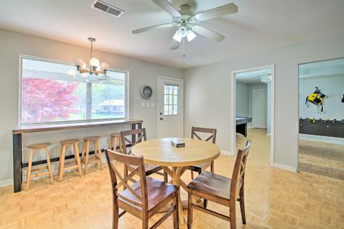 Gorgeous Lakefront Escape With Balcony And Dock!