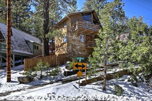 Cabin With Mtn Views And Deck, 5 Min To Arrowbear Lake!