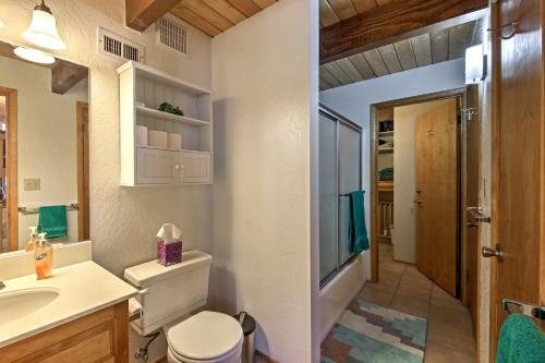Cabin With Mtn Views And Deck, 5 Min To Arrowbear Lake!