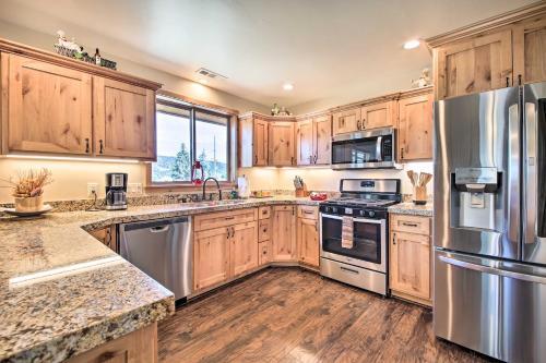 Bears Den Luxury Cabin About 8 Mi To Big Bear Lake!