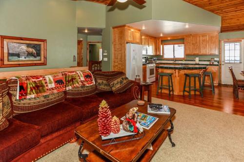 Moonridge Mountain Retreat-1876 By Big Bear Vacations