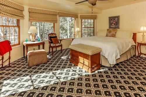 Alpenhorn Lodge-1903 By Big Bear Vacations
