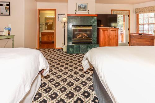 Alpenhorn Lodge-1903 By Big Bear Vacations