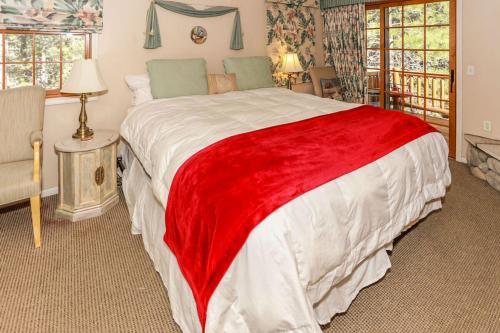 Alpenhorn Lodge-1903 By Big Bear Vacations