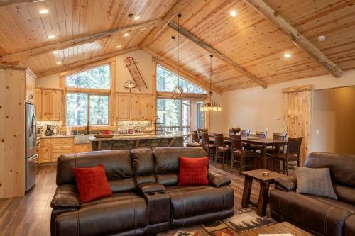 16 - Austin Bear Mountain Lodge - Discounted Price
