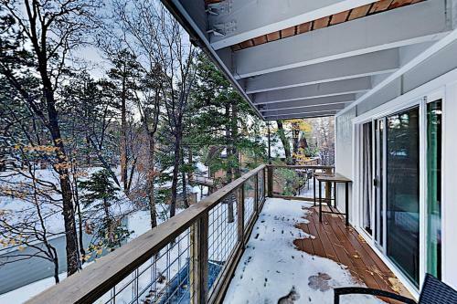 Modern Mountain Getaway - Near Skiing, Lake, Golf Home