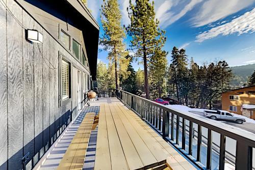 Moonridge Basecamp - Hot Tub, Foosball - By Slopes Home