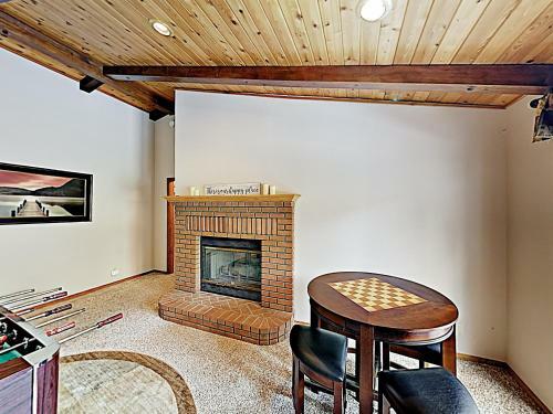 Custom Retreat With Hot Tub & Garage Home