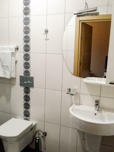Moni Hotel