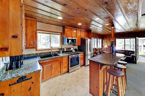 Mallard Lagoon Escape - Private Hot Tub & Dock Home