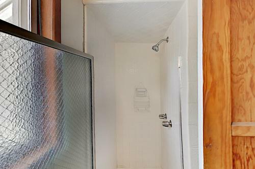 Mallard Lagoon Escape - Private Hot Tub & Dock Home