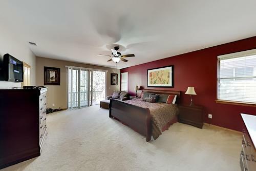Apartamento All-suite Retreat - 2 Adjacent Units - Hot Tubs Duplex