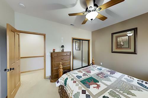 Apartamento All-suite Retreat - 2 Adjacent Units - Hot Tubs Duplex