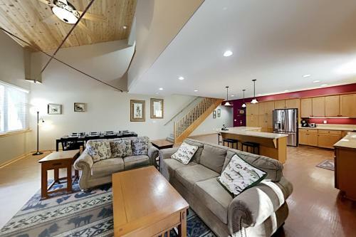 Apartamento All-suite Retreat - 2 Adjacent Units - Hot Tubs Duplex