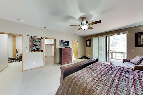 Apartamento All-suite Retreat - 2 Adjacent Units - Hot Tubs Duplex