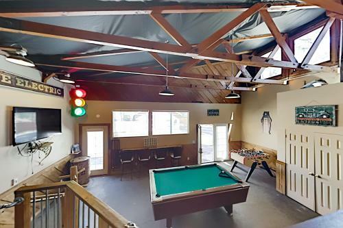 2 Village Homes - Private Sauna - Fun Fenced Yard Home