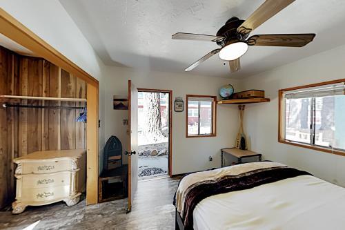 2 Village Homes - Private Sauna - Fun Fenced Yard Home