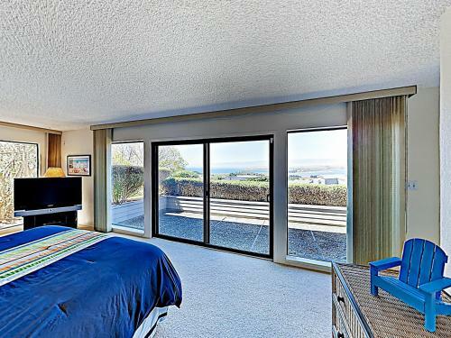 New Listing! Modern Beach Dream With Ocean Views Home