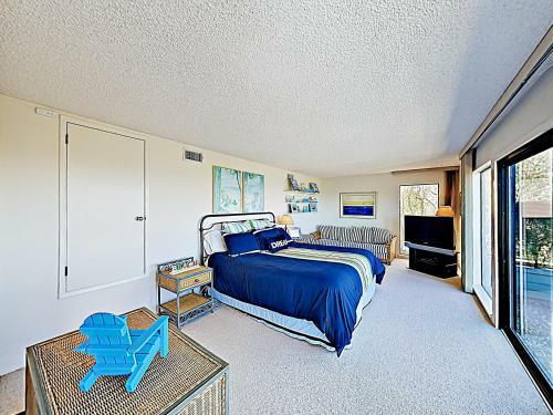 New Listing! Modern Beach Dream With Ocean Views Home