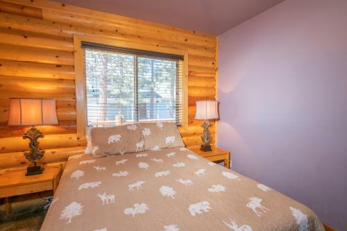 3 Cubs Lakefront Cabin