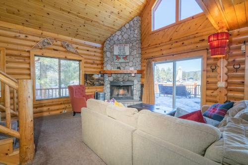 3 Cubs Lakefront Cabin