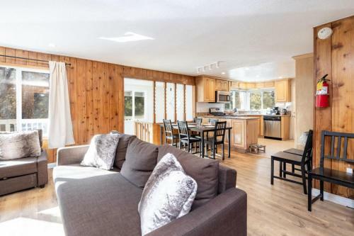 Conklin Paradise #1993 By Big Bear Vacations