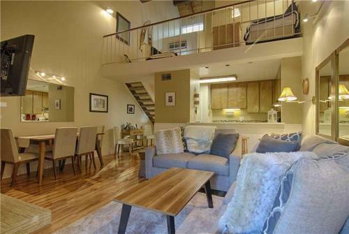 Carnelian Woods Condo (Condo)