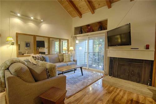 Carnelian Woods Condo (Condo)