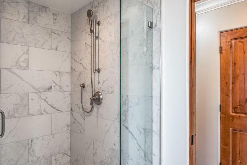 Newly Renovated Carmel 3 Bed 3 And A Half Bath