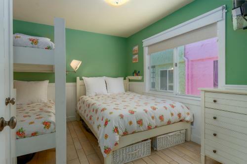 Capitola Venetian Beach Front Cottage!