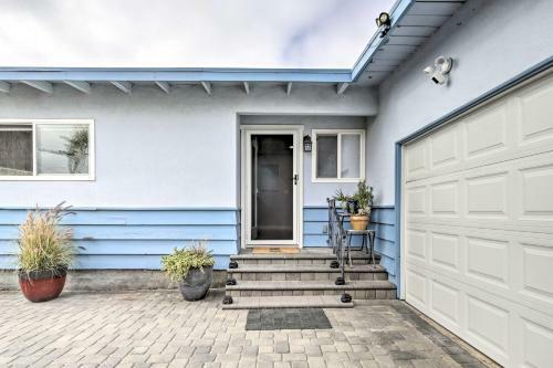 Modern Coastal Home - 1 Mile To Beach And Town!
