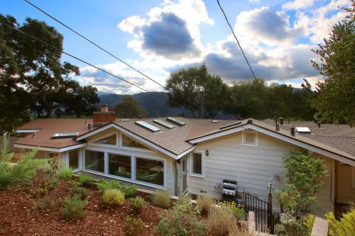 Wine Country Paradise - Private 1-acre Estate Home