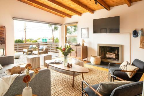 Camden - 5mins To The Beach! Elevated Home W Pacific Ocean Views