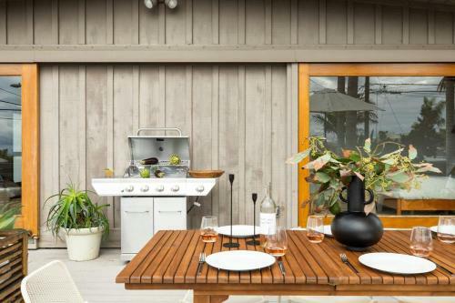Camden - 5mins To The Beach! Elevated Home W Pacific Ocean Views