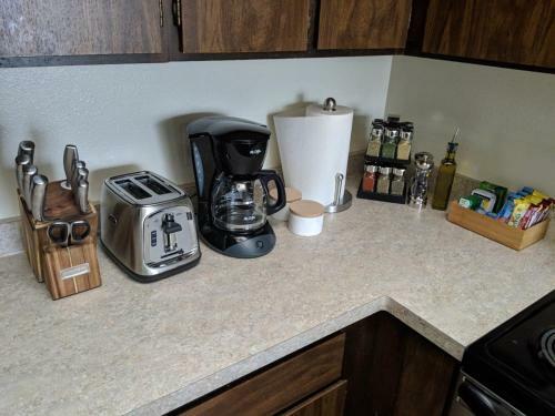Super Convenient And Quiet Location, 2 Bedroom Home