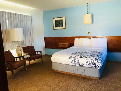 Motel Curly Redwood Lodge