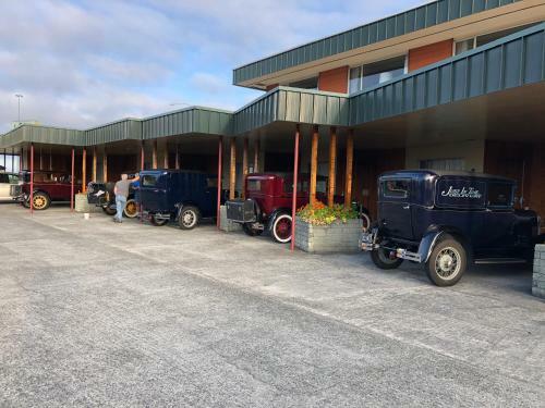 Motel Curly Redwood Lodge