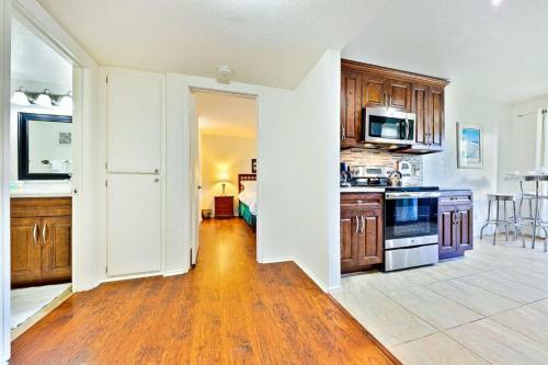 Dp-14a - Ritz Point Condo
