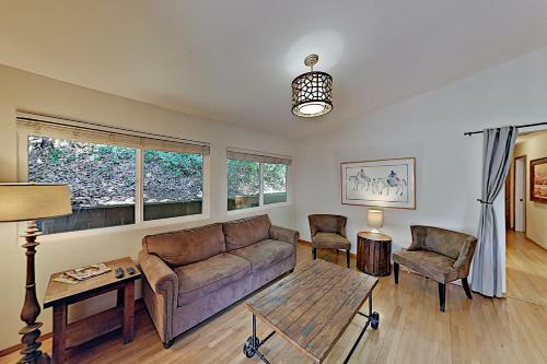 Choice Getaway With Hot Tub - Near Wineries, Dining Home