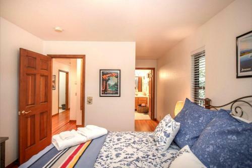 Absolute Zen! Redwoods! Bbq Grill! Fast Wifi!! Ping Pong!! Dog Friendly!