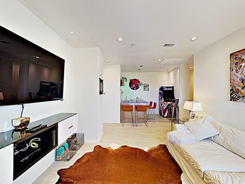 Apartamento New Listing! Stunning Beach Condo With Pool Condo