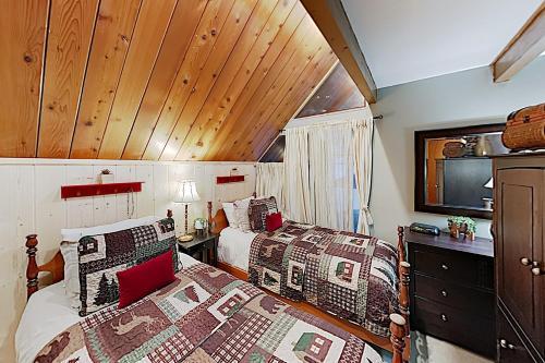 Family-friendly Cabin With Private Hot Tub Home