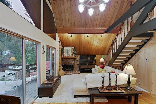 Family-friendly Cabin With Private Hot Tub Home